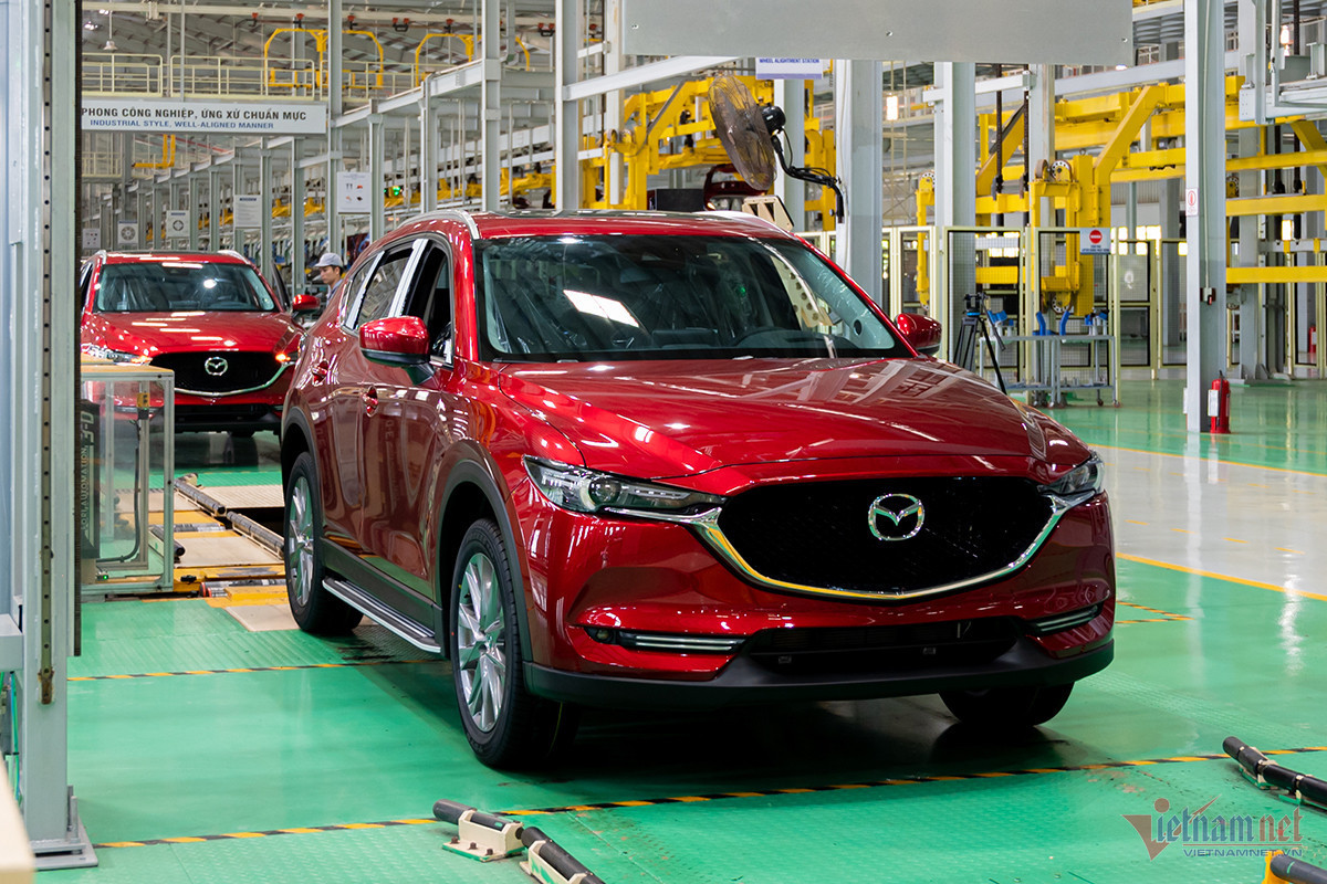 New car production peaks in October