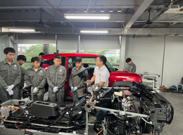 Dịch chuyển cơ cấu lao động: Từ mô hình thâm dụng lao động sang sản xuất giá trị cao