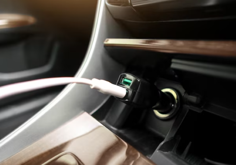 Cổng kết nối USB - Bộ phận thuộc cấu tạo tẩu sạc &ocirc; t&ocirc;&nbsp;
